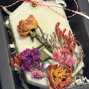 Mărţişor Poetic "Petală" - Odorizant Artizanal din Ceară de Soia